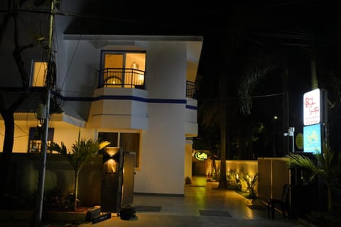 Facade/entrance, Night