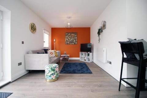 Charming 2-Bed Escape in Vibrant Cardiff Apartment in Cardiff