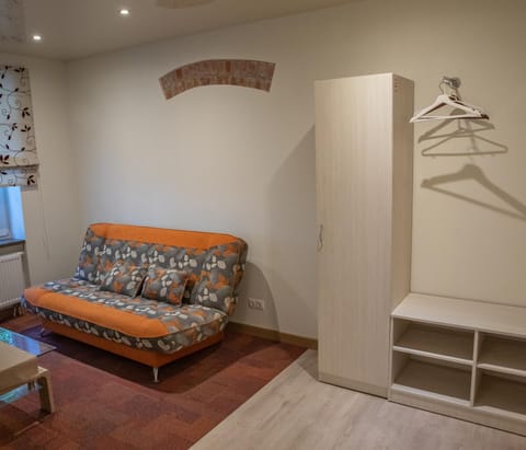 Communal lounge/ TV room, Bed, TV and multimedia, Living room, Seating area