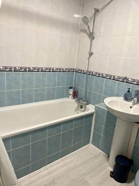 Spacious 5 Bedroom House- Harry potter world & London House in Watford