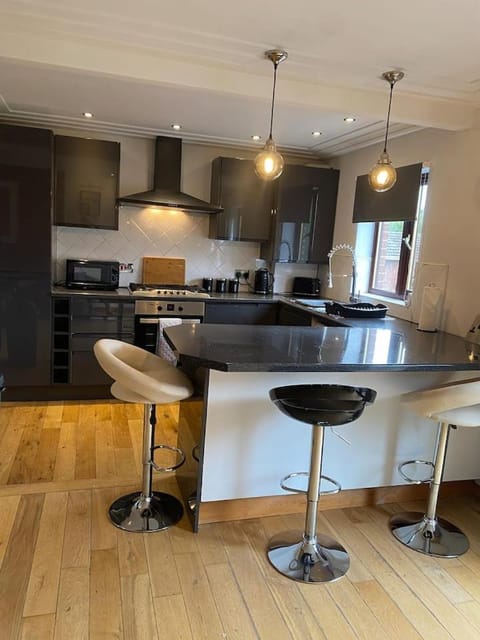 Luxury 2 Bedroom Aparmant in Morley Apartment in Leeds