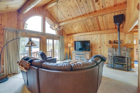 Dog-Friendly Grand Lake Cabin with Stunning Views! House in Rocky Mountain National Park