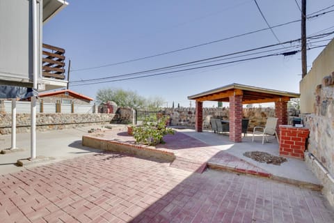 El Paso Home with Shared Patio Near Memorial Park Apartment in Ciudad Juarez