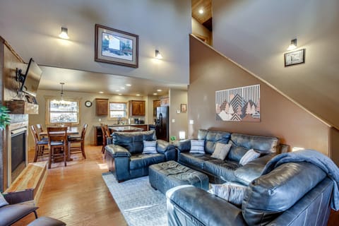 Lead Vacation Rental about 3 Mi to Terry Peak Mtn! Haus in North Lawrence