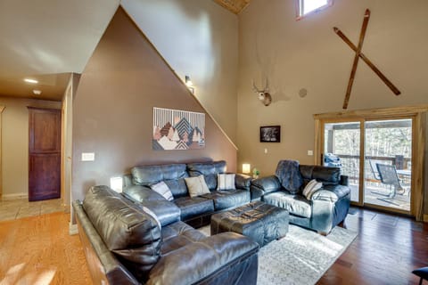 Lead Vacation Rental about 3 Mi to Terry Peak Mtn! Casa in North Lawrence