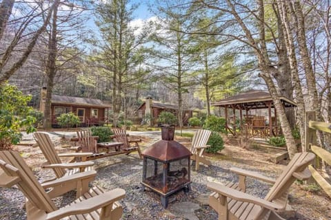 Picturesque Riverside Cabin with Fireplace and Porch House in Watauga