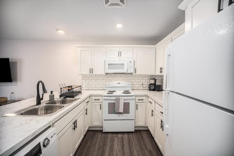 Upscale Abode - Brand New Corporate Apt Downtown Apartment in Grand Rapids