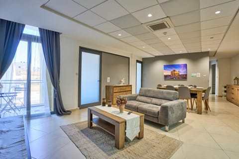 TV and multimedia, Living room, Seating area, air conditioner