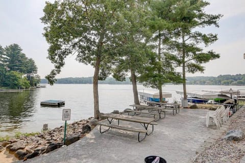 WFC III Adults or Families Lakefront View Casa in Lake Delton