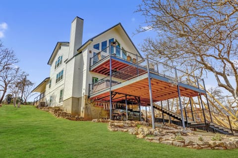 Lakeshore Haven House in Lake Travis