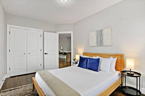 Charming & Spacious 2BR Apartment in Chicago - Hartrey 3S Eigentumswohnung in Evanston