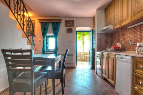 Dining area, Communal kitchen