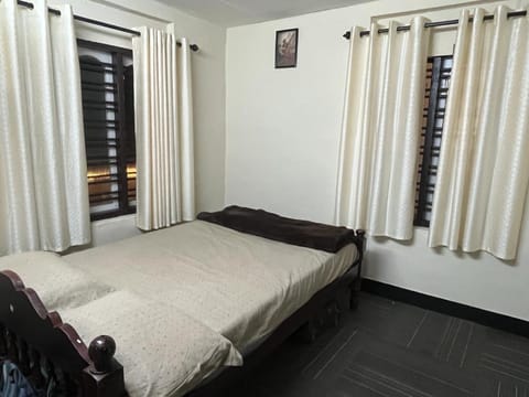 4 Family room Apartment & 15 beds 812x983x5682 House in Kerala