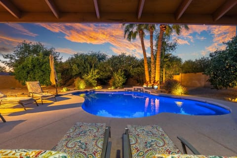 The Rustic Retreat: Luxury Oasis, 5 min to TPC Golf House in Scottsdale