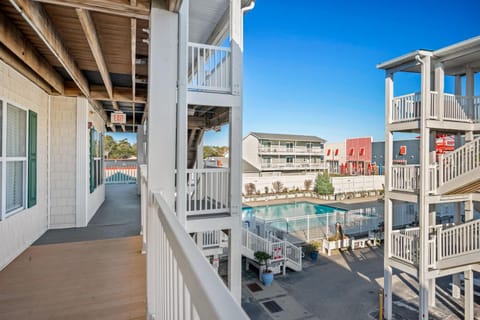 Lava Bungalow House in Oak Island