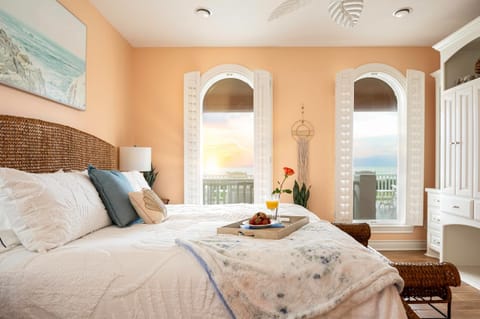 New! Luxurious 3 Bed Sleeps 12 Epic Views Wow Casa in Bolivar Peninsula