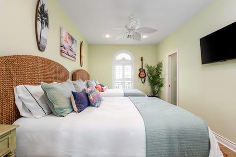 New! Luxurious 3 Bed Sleeps 12 Epic Views Wow Maison in Bolivar Peninsula