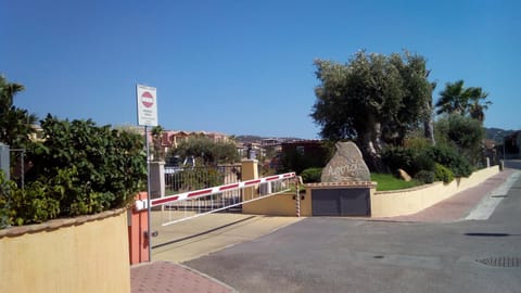 Facade/entrance, Street view