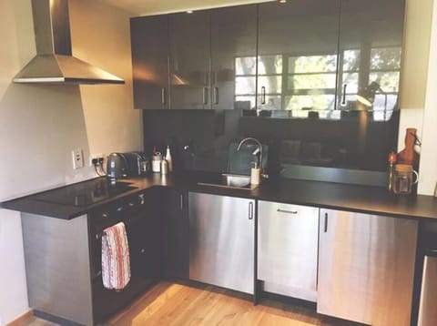 Kitchen or kitchenette, minibar, pet friendly, stove