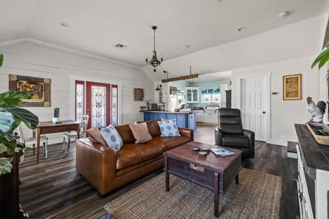 Kingsby Cottage - 1 Bedroom w Mountain views House in Boerne