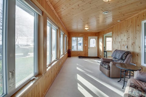 Lakefront Aitkin Home with Sunroom and Fireplace! Haus in Mille Lacs Lake