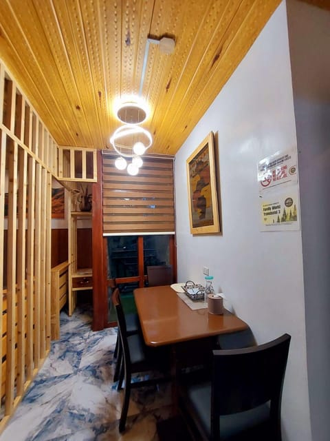Family World Transhotel: Mishaela Room Eigentumswohnung in Baguio