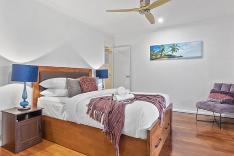 HAZE18 - Sunny Shorefront Retreat Uninterrupted Ocean Views House in Perth