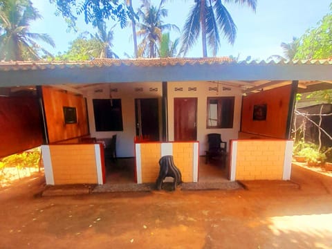 lake side cabana Bed and Breakfast in Galle