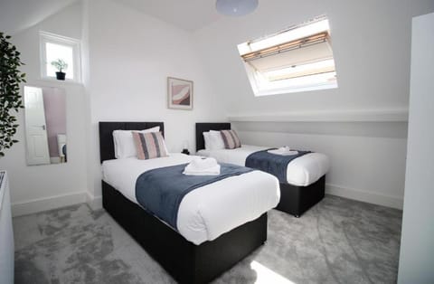 Chic 3-Bed Stay Near Cardiff’s Top Sights Apartment in Cardiff