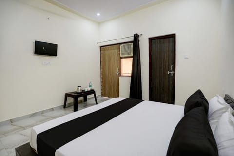 OYO HOTEL DIVINE Hotel in Noida