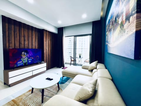 TV and multimedia, Living room, Seating area, Evening entertainment