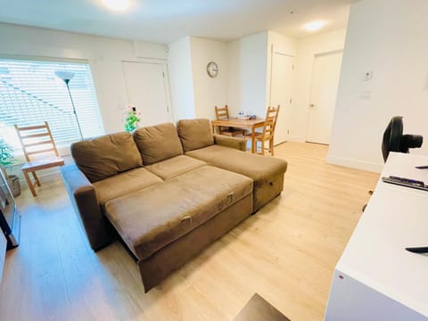 New 1BR Suite, Metro Vancouver,Port Coquitlam,BC, Canada Bed and Breakfast in Port Coquitlam