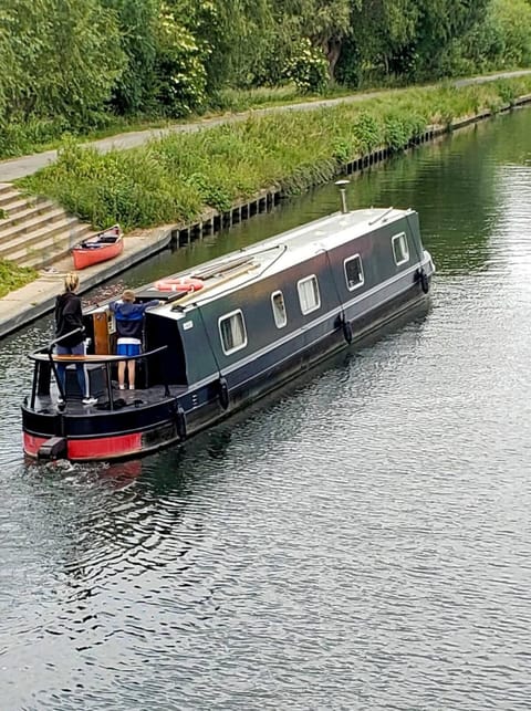 Beautiful Narrowboat Glyndwr Docked boat in Cambridge