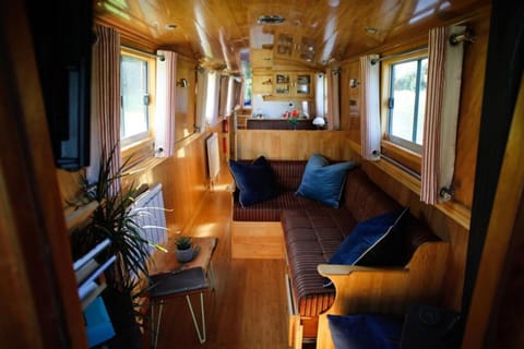 Beautiful New Moon Narrowboat Docked boat in Cambridge