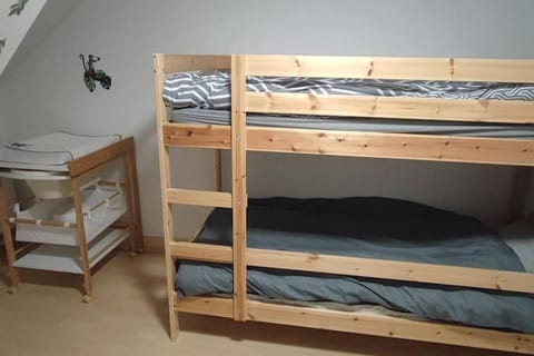 Bedroom, bunk bed