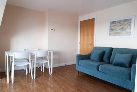 *New* 2-Bed Modern Apartment Condominio in Burton upon Trent