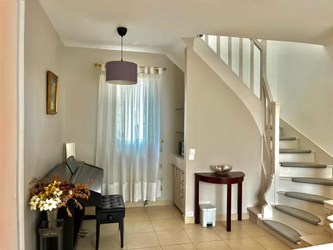 Fantastic 4 Rooms House 3km from Paris Porte de Versailles Apartment in Issy-les-Moulineaux