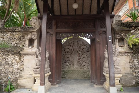 Facade/entrance, Landmark view