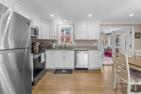 Cozy Spacious Home Walk to the Beach and 1 Mile to Downtown Hyannis Haus in Hyannis Port