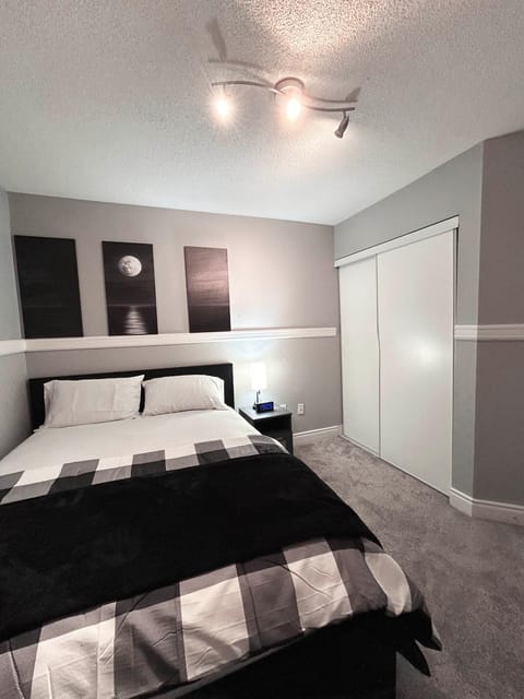 Room in Oshawa, 24/7 Security, Free Parking Apartment in Oshawa