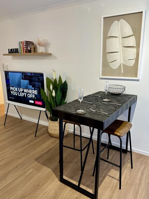 Dining area, hair dresser, air conditioner