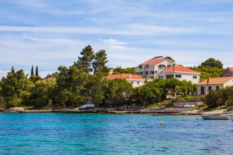 Property building, Off site, Day, Neighbourhood, Natural landscape, Summer, Beach