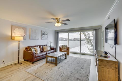 Osage Beach Lakefront Condo with Balcony! Copropriété in Osage Beach