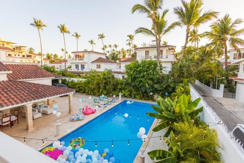 Patio, Garden view, Pool view, Swimming pool, sunbed