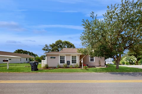 Coastal Cottage House in Holden Beach