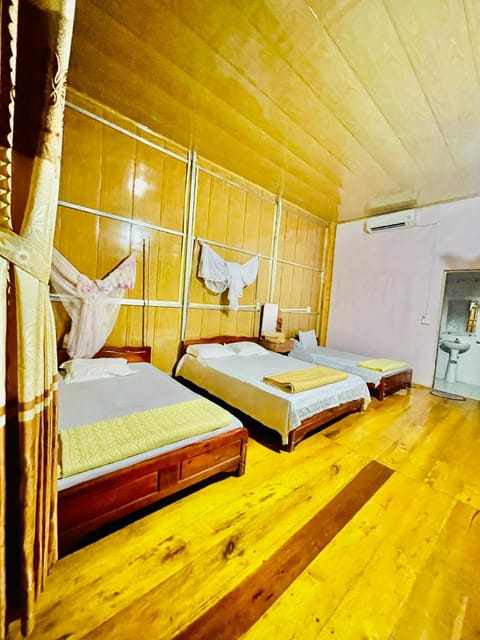 Bed, Photo of the whole room, Bedroom, towels, air conditioner