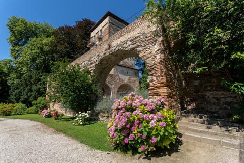 Facade/entrance, Garden