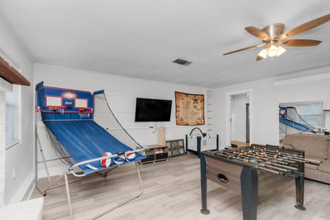 Pirates Cove In-Ground Pool 5 Beds 3 miles to Beach House in Fort Walton Beach