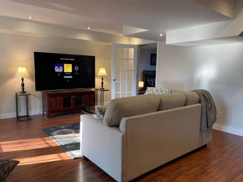 TV and multimedia, Living room, Seating area, Evening entertainment