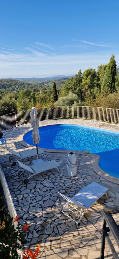 Jolie Villa piscine vue mer House in Vence